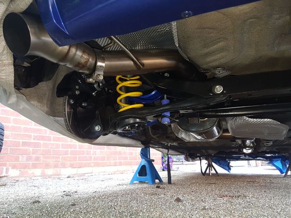 You can see those rear arb drop links in this pic. These ones are blue Hardrace items but those in the link above will be pretty much the same 