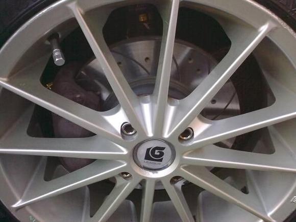 new discs and pads fitted courtesy of jamsport!!