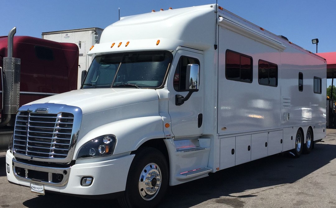 Used 2015 Renegade 44' Classic Motorhome for Sale in Marengo, IL