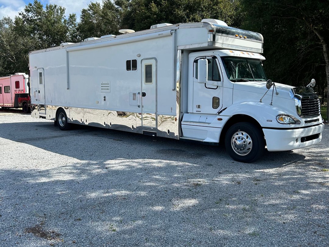 2006 Hallmark/Freightliner Garage unit for Sale in WIMAUMA, FL RacingJunk