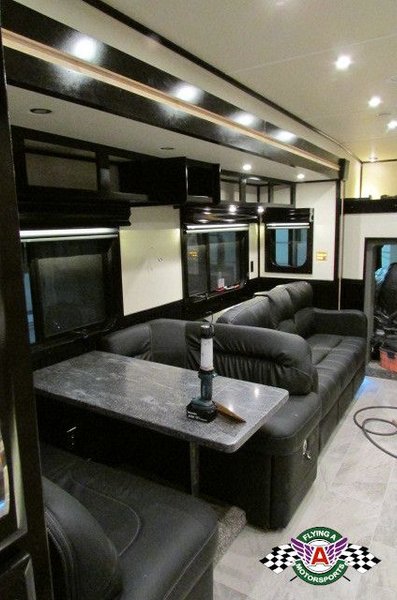 2019 Showhauler 30' Motorhome