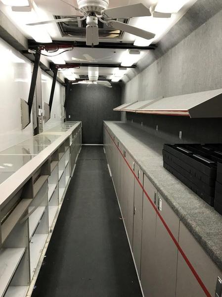 2002 FEATHERLITE 1075 MERCHANDISE TRAILER for Sale $1,000,000
