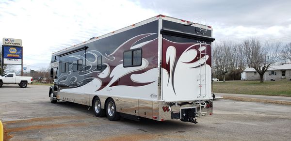 2009 Renegade 45' 3-Slide Motorhome/Toterhome