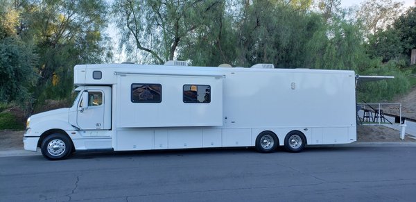 Remodeled 2005 Showhauler 45 for Sale $219,000