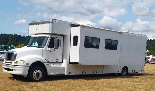 2006 Freightliner 40' optima Toy Hauler low miles