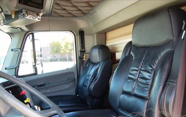 2008 Freightliner 14’ Titan Toterhome for Sale $89,990