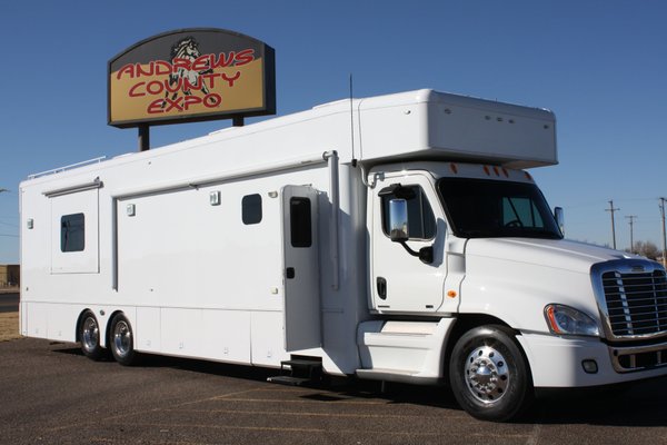 2013 Showhauler Two Full Baths Bunk Beds Motorhome