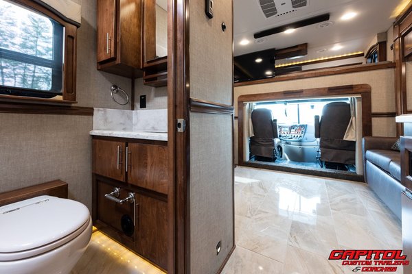2019 RENEGADE 15' TOTERHOME ON 560 HP