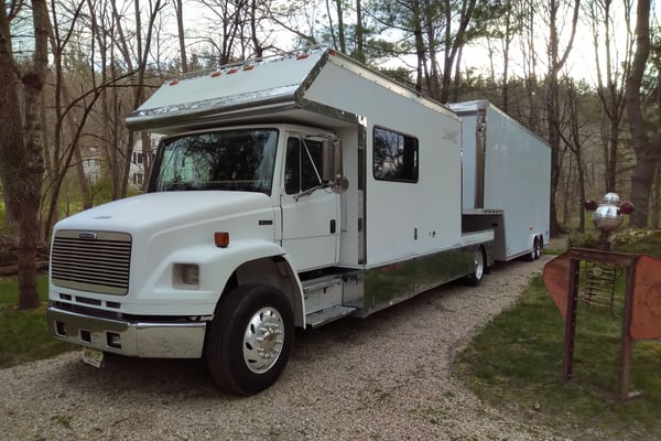 2000 Renegade Freightliner Toterhome & 2001 28' Pace Stacker  for Sale $89,999 