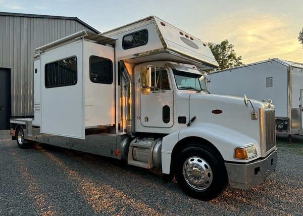 2004 Peterbilt Renegade 5th Wheel Toter  for Sale $154,990 