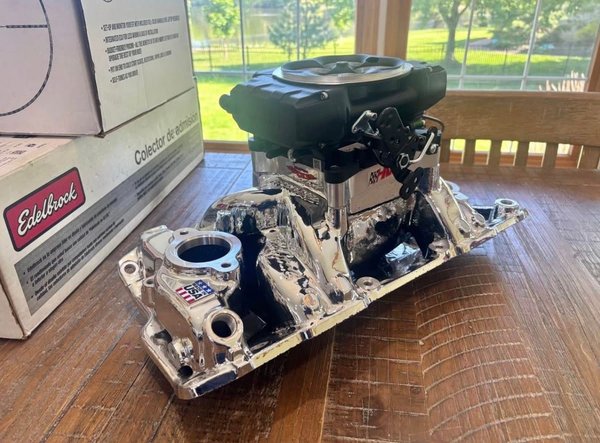 Holley Sniper 2 EFI w Edelbrock Air Gap Intake SBC   for Sale $1,450 
