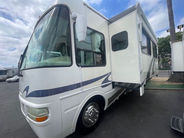 2005 NATIONAL RV DOLPHIN 5342 