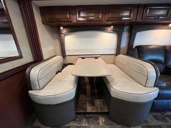 2014 Thor Motor Coach Chateau Super C 35SK