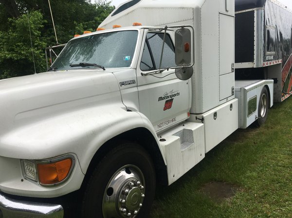 1998 Ford F800 Toter for Sale $25,000