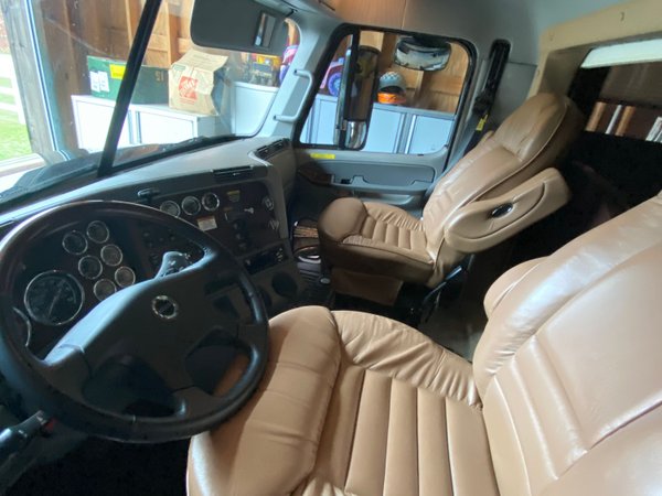 2009 Renegade 48ft motorhome 14ft garage rear bedroom Rare!