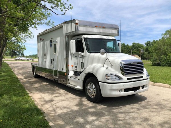 2004 Haulmark / Freightliner Toterhome w/ 13' slide for Sale $94,500