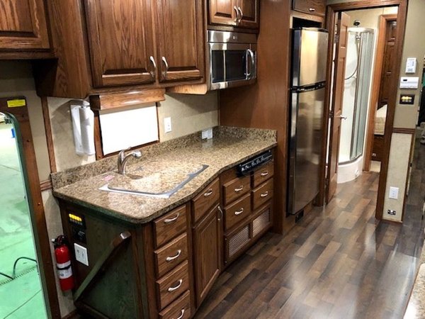 2014 SHOWHAULER for Sale $229,900