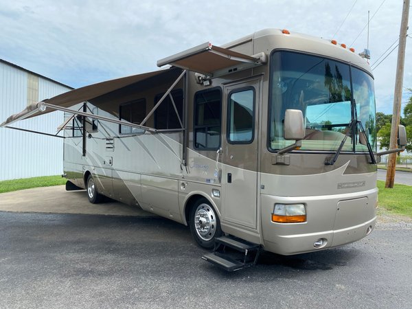 WE BUY CAMPERS & RV's & TOY HAULERS