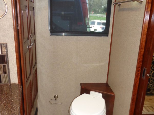 2019 Fleetwood Discovery LXE 40D