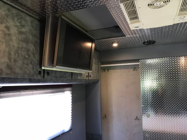 2007 60 SERIES DETROIT  43’ Motor coach for Sale $130