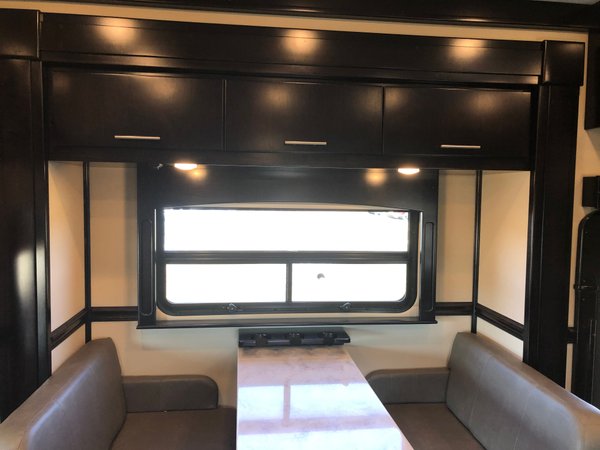 2019 Renegade Classic Sportdeck 17’ Totorhome