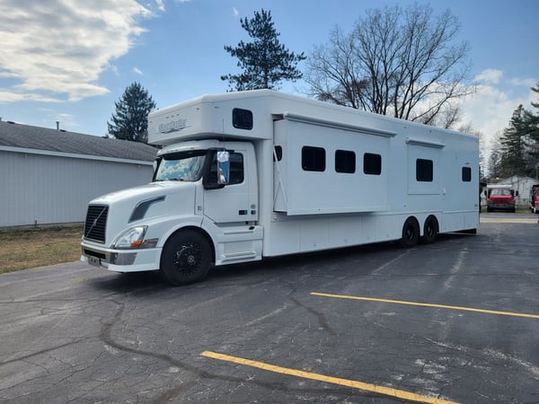 2015 Showhauler 27/10 Garage on Volvo chassis  for Sale $279,999 