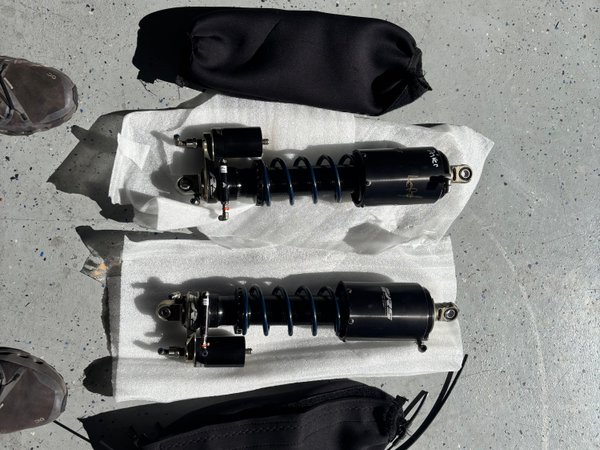 Penske Inerter Shocks w/ Air Lift  for Sale $11,000 