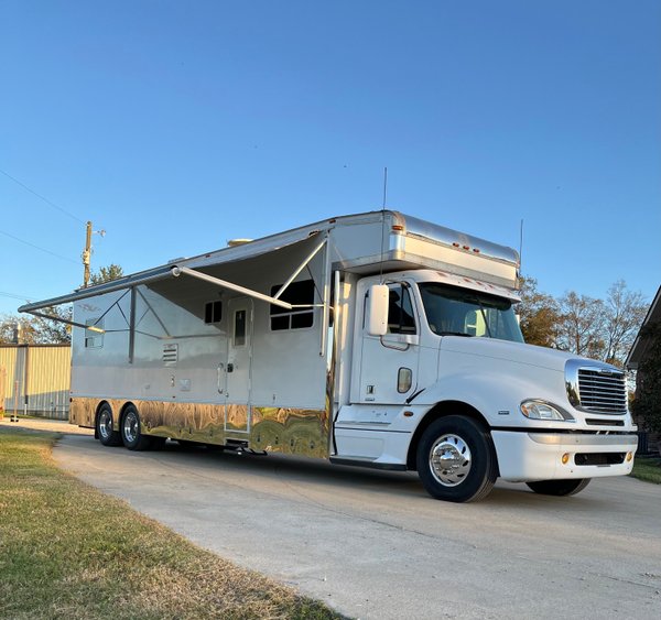 2006 Haulmark 45’ Tandem Axle Motorcoach  for Sale $224,900 