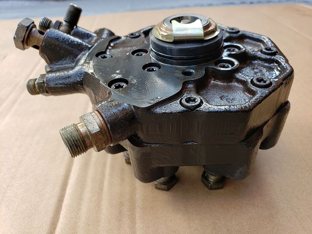 Porsche 928 Euro S 4.7 Fuel Distributor Bosch Part 0 438 100 027 K