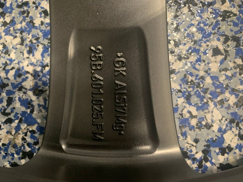 Wheels and Tires/Axles - Brand New Porsche 20 inch Macan Winter Wheel and Tire Set painted Platinum - New - 2018 to 2024 Porsche Macan - Ashland, OR 97520, United States