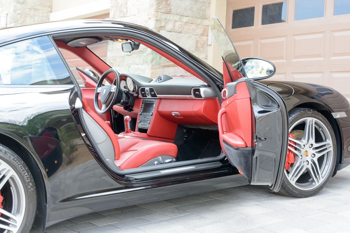 2009 Porsche 911 - 2009 C2S w 6MT, Sport Seats, Full Leather, 19,9xx miles - Used - VIN WP0AB29959S721797 - 6 cyl - 2WD - Manual - Coupe - Black - Palm Desert, CA 92260, United States