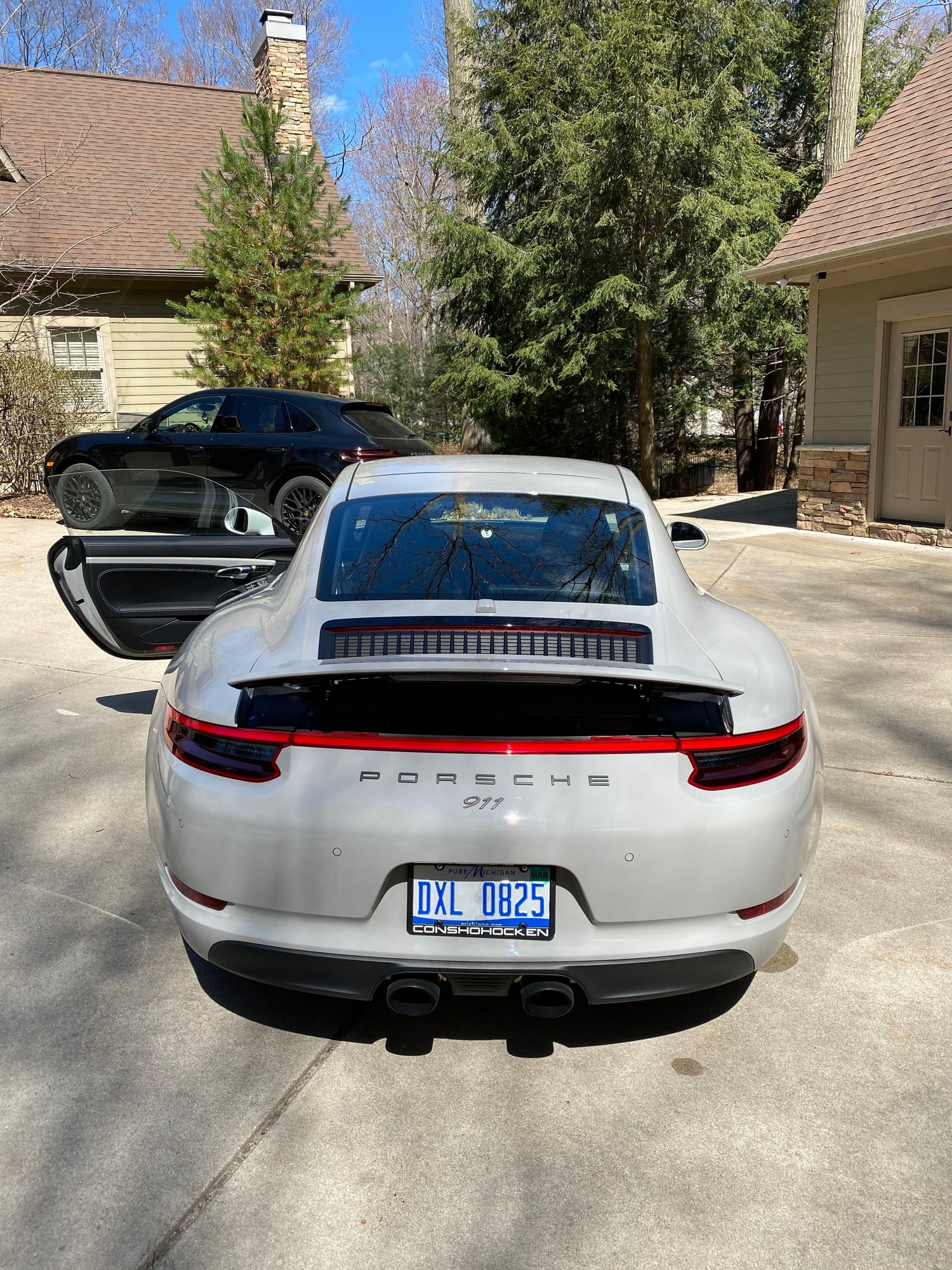 2019 Porsche 911 - 2019 Porsche 911 4GTS for sale - Used - VIN WP0AB2A92KS115004 - 7,500 Miles - 6 cyl - 4WD - Automatic - Coupe - Gray - Spring Lake, MI 49456, United States