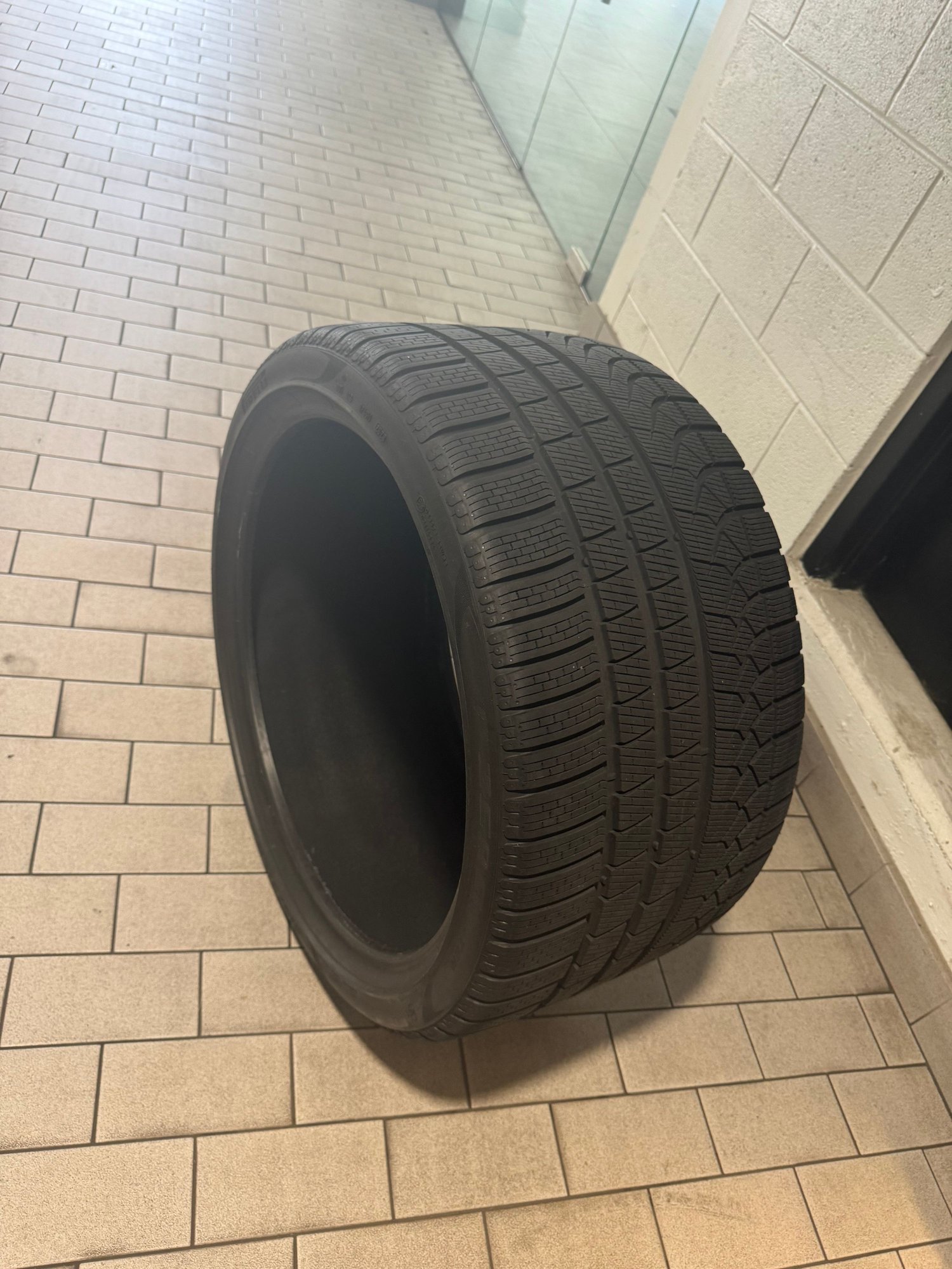 Wheels and Tires/Axles - Pirelli PZero Winter 315/30R21 Tires (2) & Pirelli PZero Winter 255/35/R20 (2) - Used - 2022 to 2024 Porsche 911 - Bethesda, MD 20817, United States