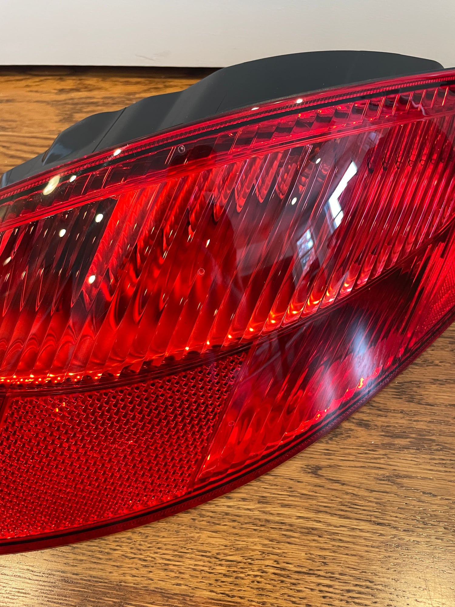 Exterior Body Parts - 987 Boxster / Cayman All Red Right Tail Light - Used - Boston, MA 2127, United States