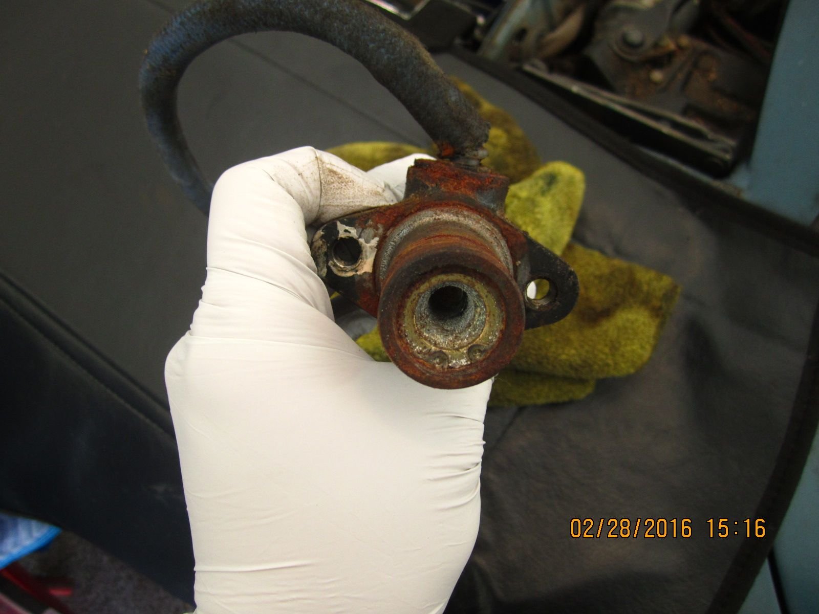 Removing Clutch Master Cylinder, stuck Rennlist Porsche Discussion