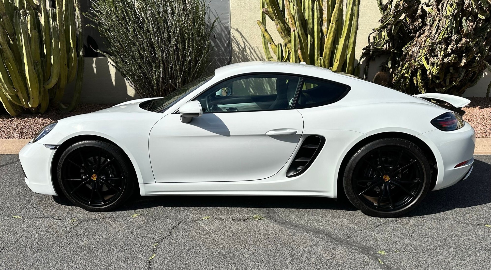 2019 Porsche 718 Cayman - 2019 718 Cayman 7K Miles, Awesome spec including black/chalk FULL leather int - Used - VIN WP0AA2A82KS260781 - 7,008 Miles - 4 cyl - 2WD - Automatic - Coupe - White - Scottsdale, AZ 85251, United States