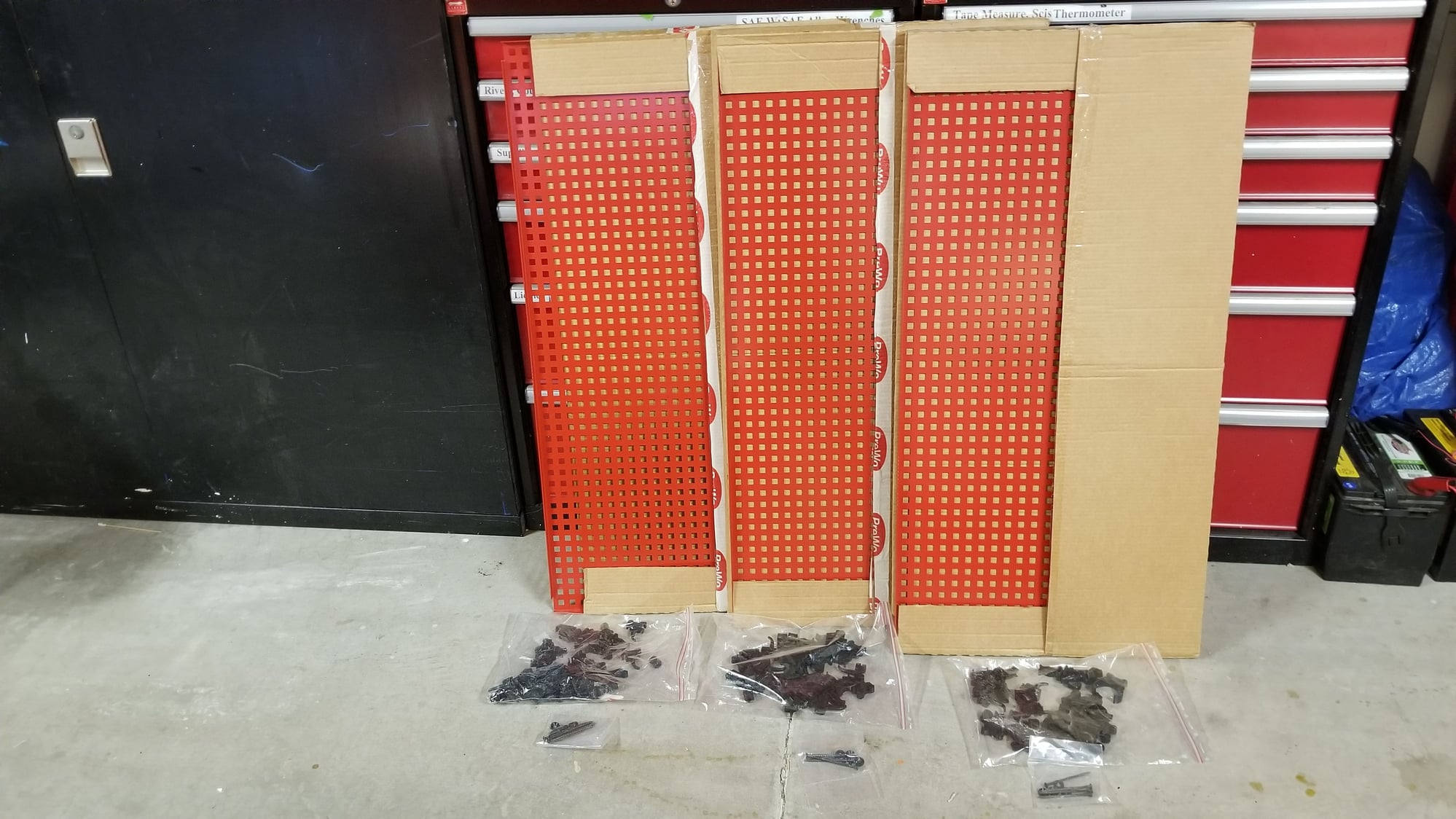 Accessories - Workshop:   Griots Steel Tool wall Panel w/clips  NIB - New - Chandler, AZ 85224, United States