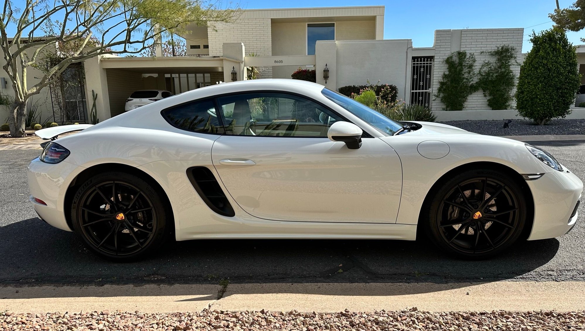 2019 Porsche 718 Cayman - 2019 718 Cayman 7K Miles, Awesome spec including black/chalk FULL leather int - Used - VIN WP0AA2A82KS260781 - 7,008 Miles - 4 cyl - 2WD - Automatic - Coupe - White - Scottsdale, AZ 85251, United States