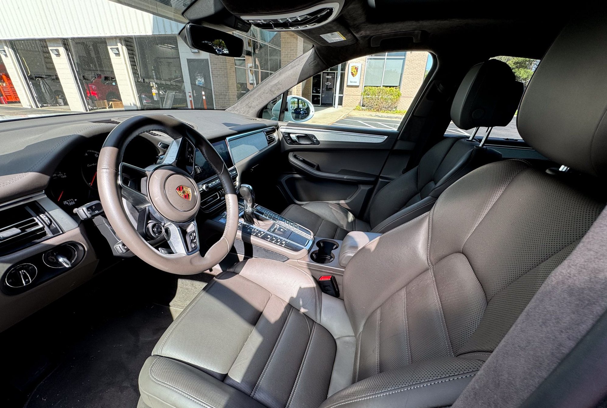 2021 Porsche Macan - 2021 Porsche Macan Turbo-Porsche Certified-1 owner - Used - VIN WP1AF2A58MLB60154 - 26,777 Miles - 6 cyl - AWD - Automatic - SUV - White - Richmond, VA 23113, United States