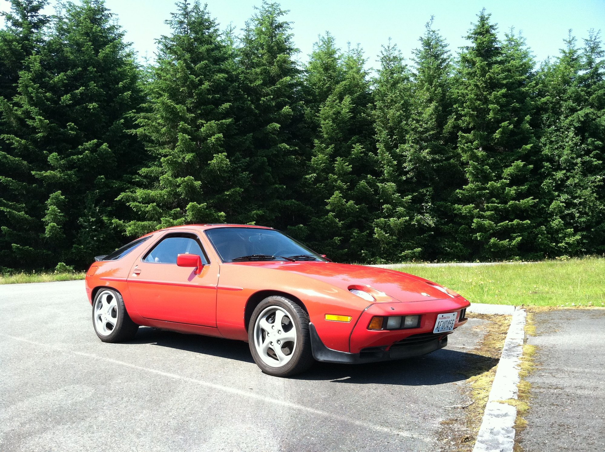 1986 Porsche 928 - 1986.5 928S 5-speed manual with LSD and adjustable Koni shocks - Used - VIN WP0JB0925GS862454 - 146,300 Miles - 8 cyl - 2WD - Manual - Hatchback - Red - Enumclaw, WA 98022, United States