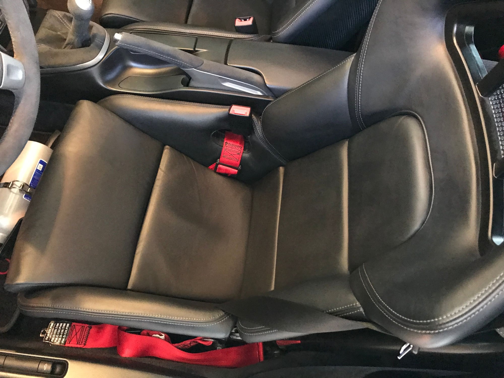 Interior/Upholstery - 997 GT2 carbon fiber folding bucket seats - Used - 2005 to 2013 Porsche 911 - Minneapolis, MN 55426, United States