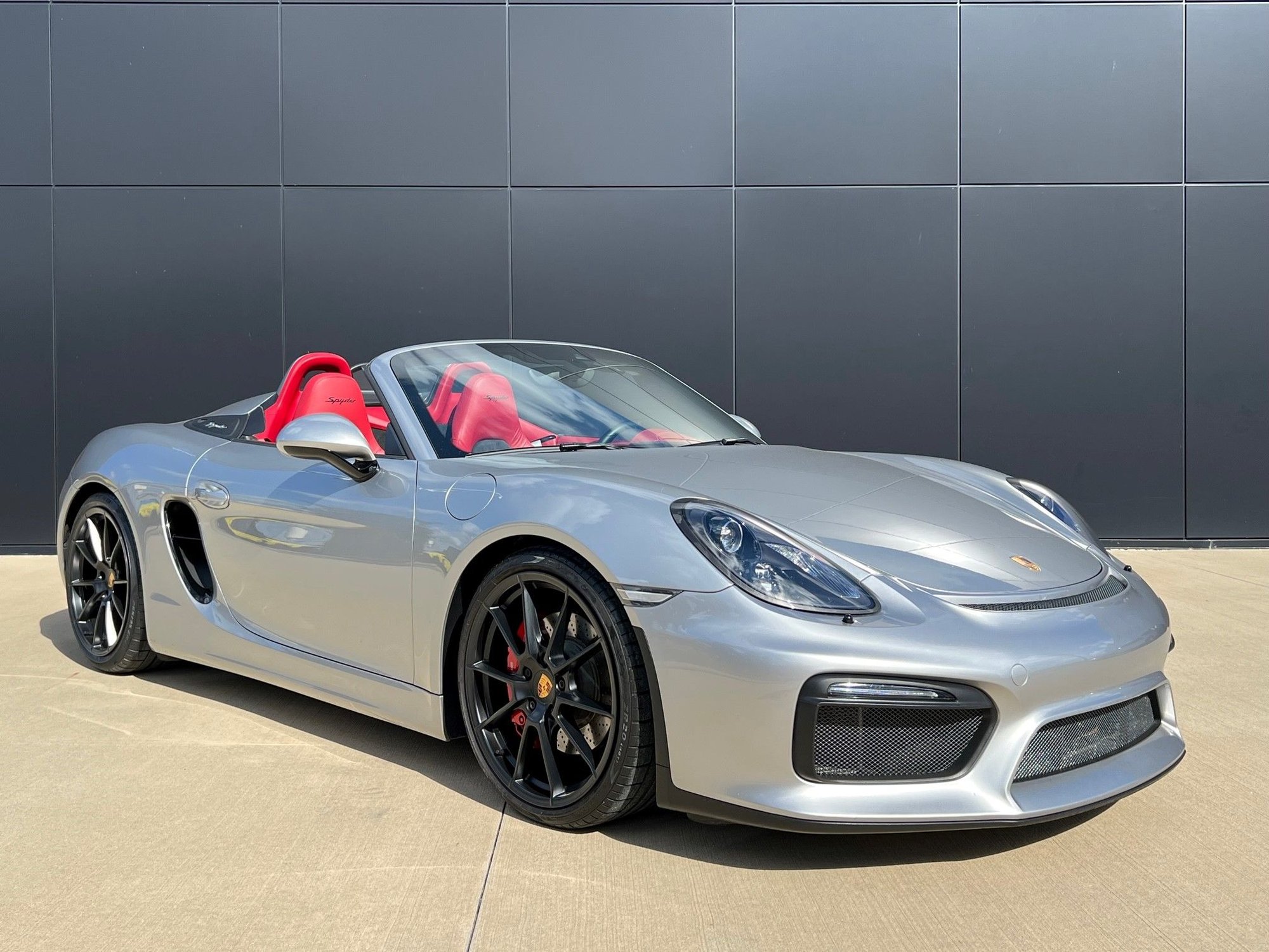 2016 Porsche Boxster - 2016 GT Silver Boxster Spyder (STUNNING SPEC!) - Used - VIN WP0CC2A87GS152618 - 12,608 Miles - Houston, TX 77090, United States