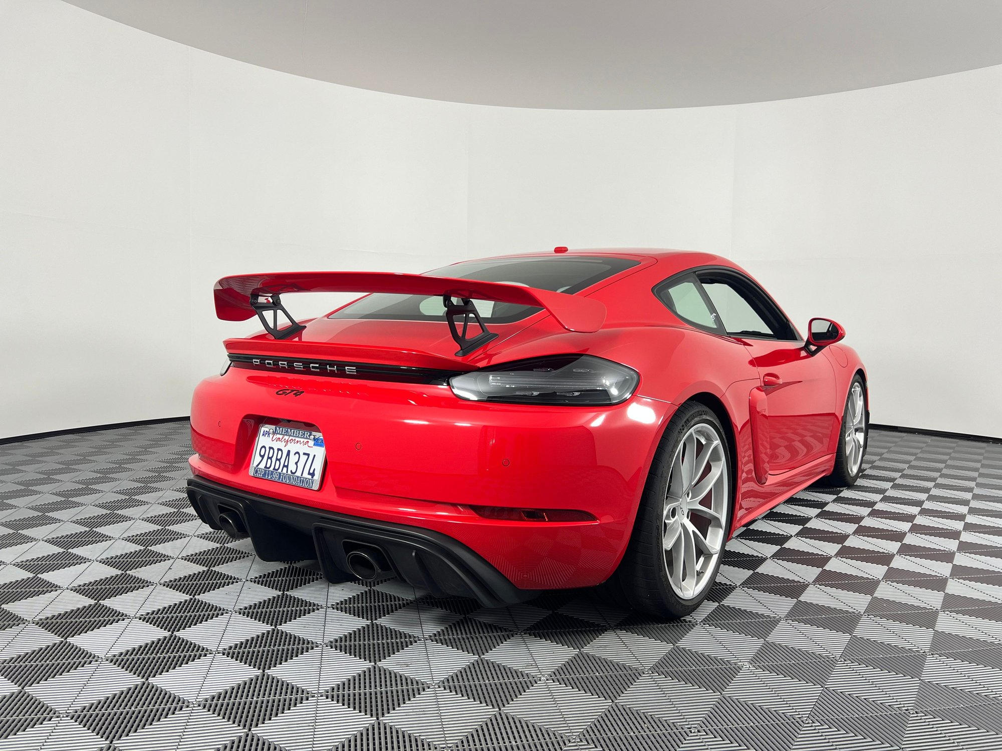 2022 Porsche 718 - 2022 718 GT4 - Guards, Black/Red interior, 6MT, LWB, 2,761 miles, track prepped, (CA) - Used - VIN WPOAC2A8XNS275401 - 2,761 Miles - 6 cyl - 2WD - Manual - Coupe - Red - Rancho Santa Fe, CA 92067, United States