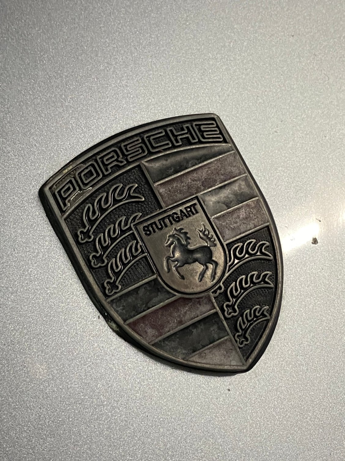 Hood emblem - Is this correct? - Rennlist - Porsche Discussion Forums