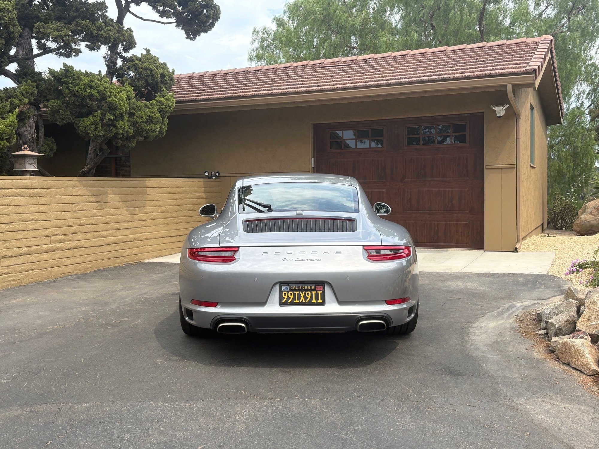 2017 Porsche 911 - 2017 991.2 Carrera Coupe - Silver W/ Red Interior - PDK - 23,XXX Miles - Many Options - Used - VIN Highly Optioned - 6 cyl - 2WD - Automatic - Coupe - Silver - San Diego, CA 92126, United States