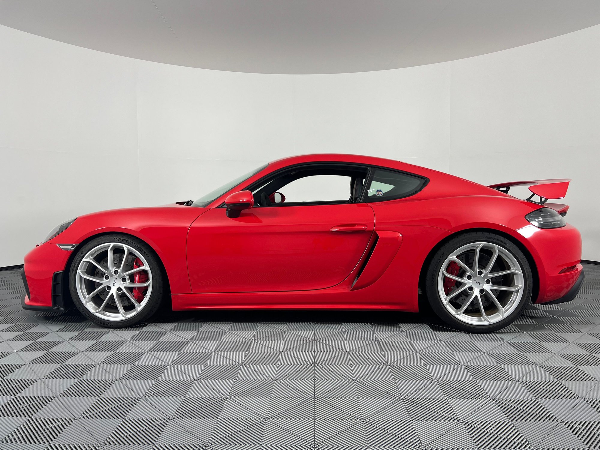 2022 Porsche 718 - 2022 718 GT4 - Guards, Black/Red interior, 6MT, LWB, 2,761 miles, track prepped, (CA) - Used - VIN WPOAC2A8XNS275401 - 2,761 Miles - 6 cyl - 2WD - Manual - Coupe - Red - Rancho Santa Fe, CA 92067, United States