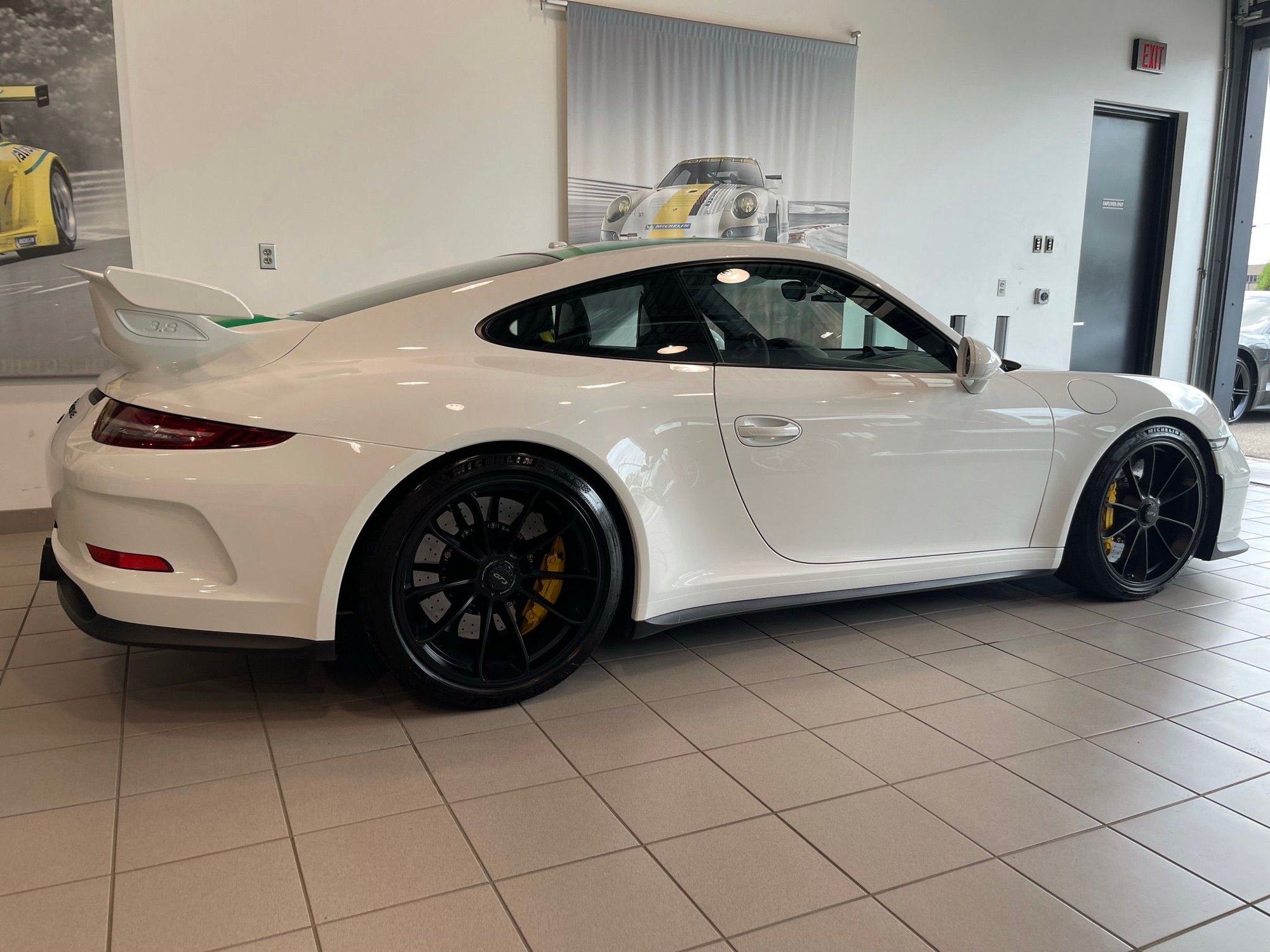 2014 Porsche GT3 - 2014 991.1 GT3 (165k Sticker) PCCB, LWBS, FAL, Chrono, Leather, Carbon Fiber, - Used - VIN WP0AC2A97ES183557 - 30,220 Miles - 6 cyl - 2WD - Automatic - Coupe - White - Dearborn, MI 48124, United States