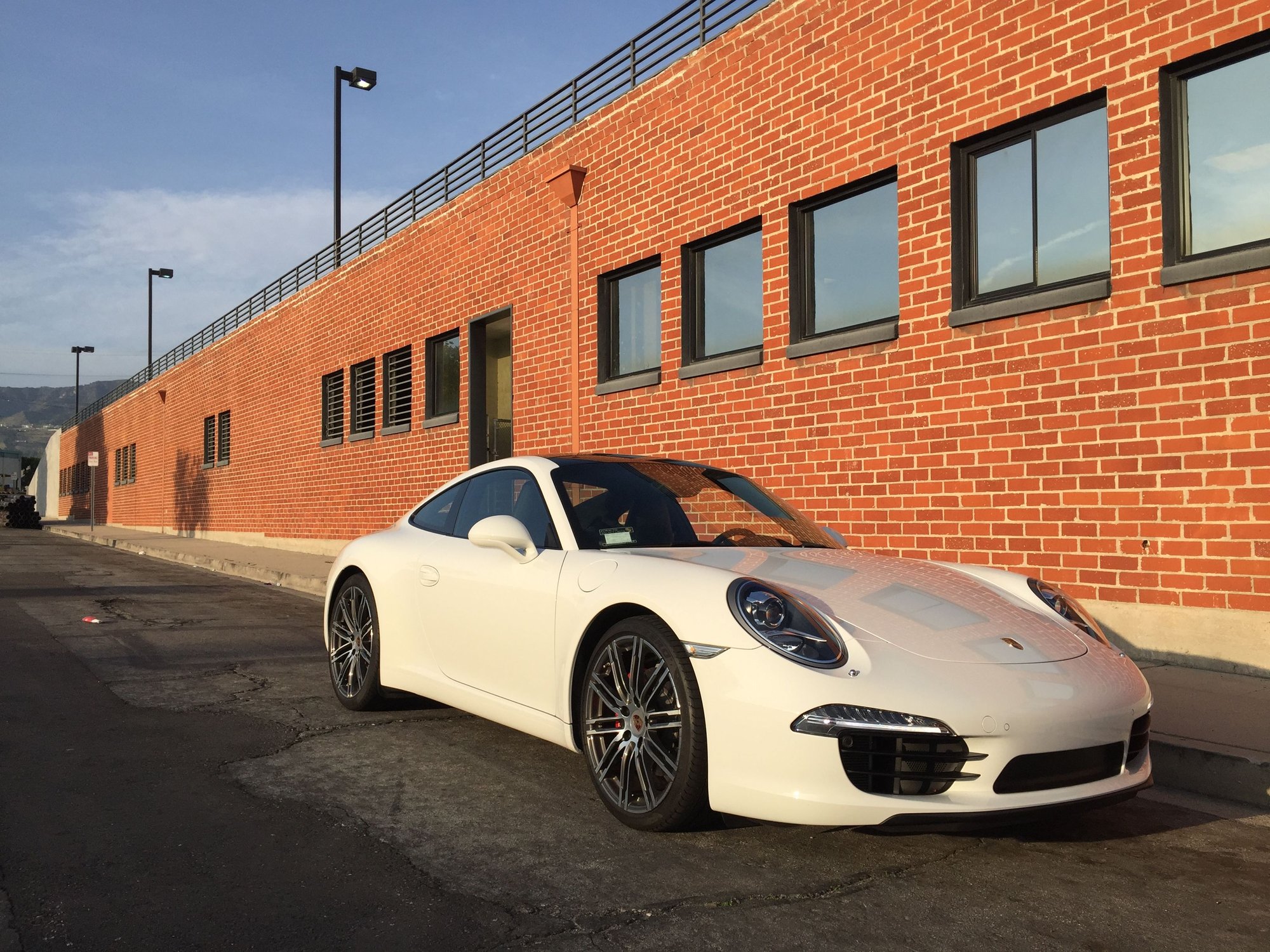 2014 Porsche 911 - 2014 Porsche 911S - CPO til July 2020 - Used - VIN WP0AB2A96ES122669 - 26,400 Miles - 6 cyl - 2WD - Automatic - Coupe - White - Burbank, CA 91501, United States