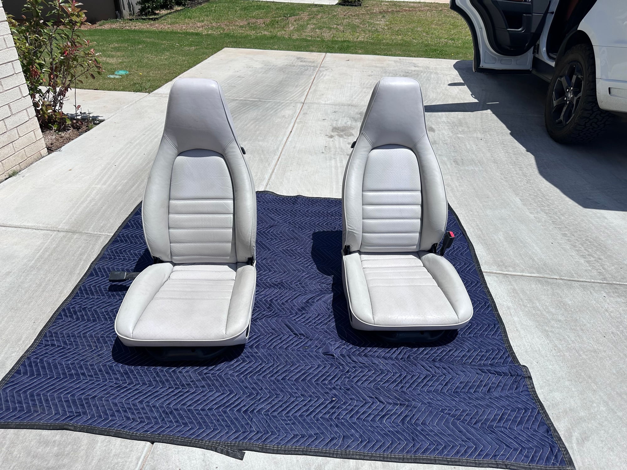 Interior/Upholstery - 964 Seats Light Grey - Used - -1 to 2025  All Models - Oklahoma City, OK 73118, United States