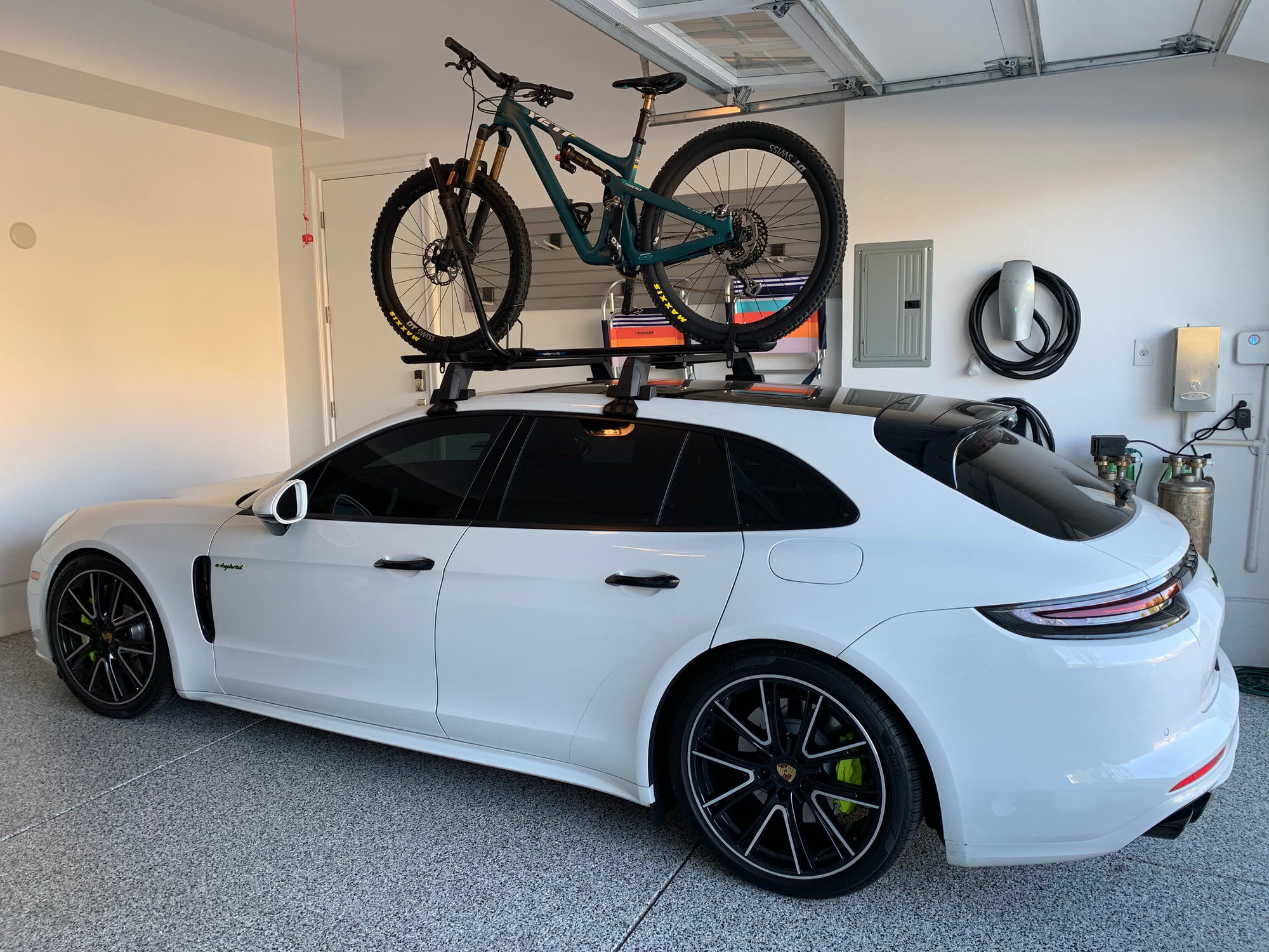 2018 Sport Turismo Trailer Hitch Options - Rennlist - Porsche